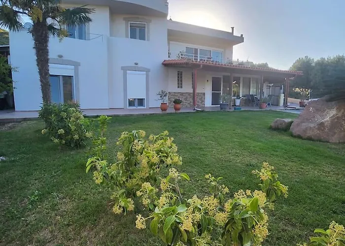 Lux House With Garden Kámpos