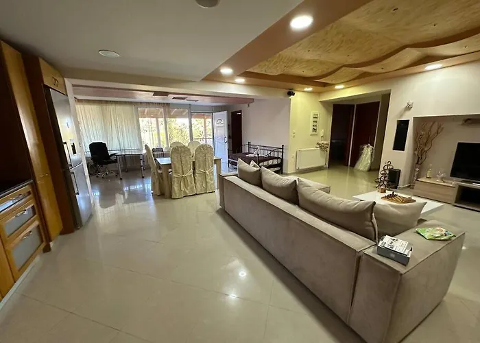 Lux House With Garden Villa Kámpos