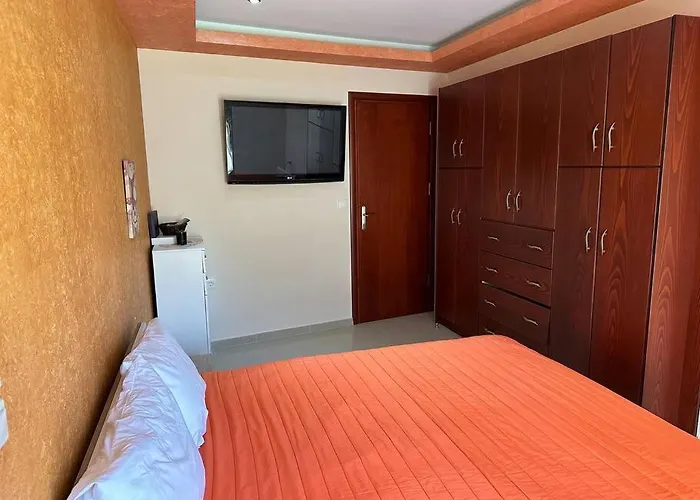 Lux House With Garden *