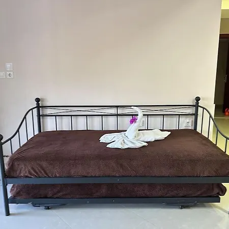 וילה Lux House With Garden Kámpos