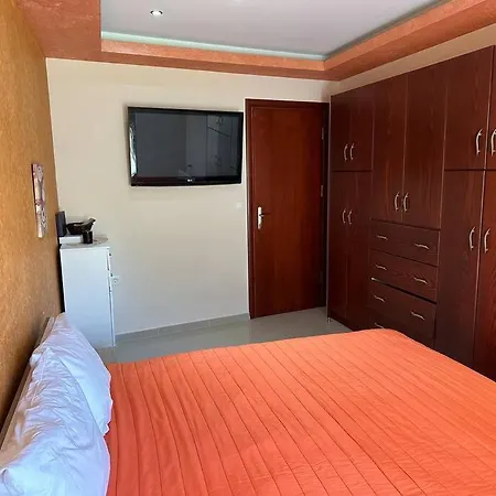 Lux House With Garden *