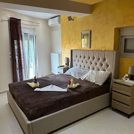 וילה Lux House With Garden Kámpos