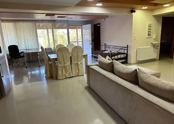 Lux House With Garden Kámpos