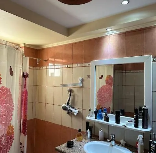 Lux House With Garden Kámpos