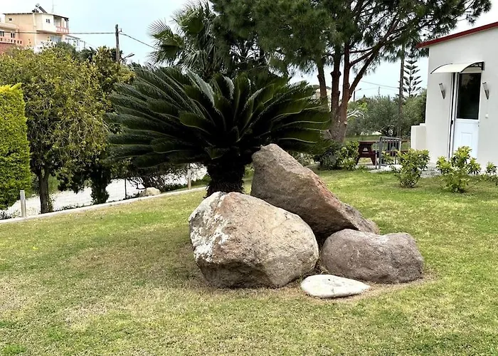 Lux House With Garden * Kámpos