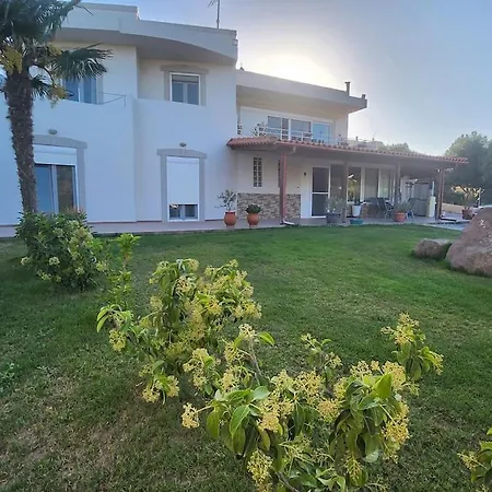 Lux House With Garden Kámpos