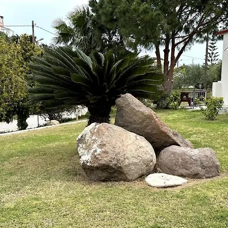 Lux House With Garden * Kámpos